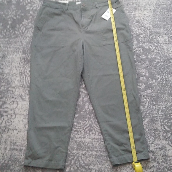 Women's size 16 hunter green cropped pants - Picture 5 of 9